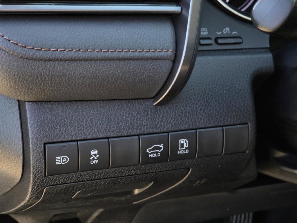 Used 2020 Toyota Camry LE FWD image 18