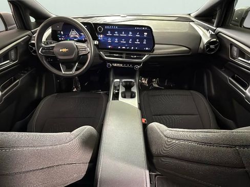 Used 2025 Chevrolet Equinox EV LT image 29