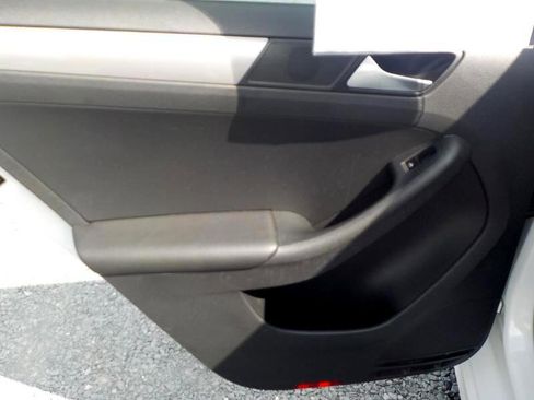 Used 2018 Volkswagen Jetta SE image 23