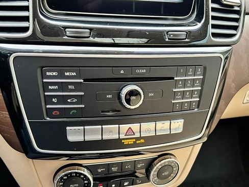 Used 2019 Mercedes-Benz GLE 400 4MATIC w/ Premium 1 Package image 45