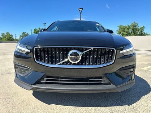 Certified 2025 Volvo V60 B5 Cross Country Plus AWD/4WD image 2
