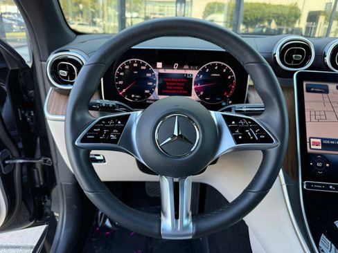 Used 2024 Mercedes-Benz GLC 300 image 32