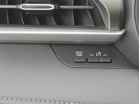 Used 2023 Toyota Highlander L image 26