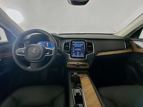 Used 2025 Volvo XC90 T8 Plus w/ Protection Package Premier AWD/4WD image 14
