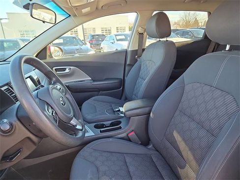 Used 2018 Kia Niro LX image 23