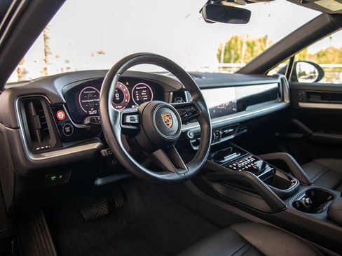 Certified 2024 Porsche Cayenne Coupe AWD/4WD image 4
