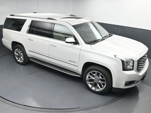 Used 2018 GMC Yukon XL Denali w/ Open Road Package AWD/4WD image 44
