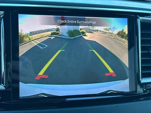 Used 2022 Chrysler Pacifica Touring-L FWD image 27