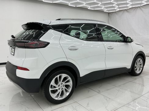 Used 2022 Chevrolet Bolt EUV LT w/ Driver Confidence Package FWD image 11