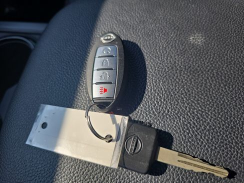 Used 2023 Nissan Titan PRO-4X w/ Pro-4x Convenience Package image 38