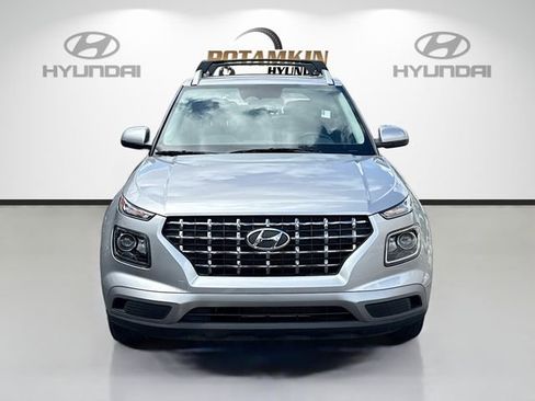 Used 2023 Hyundai Venue SEL image 2