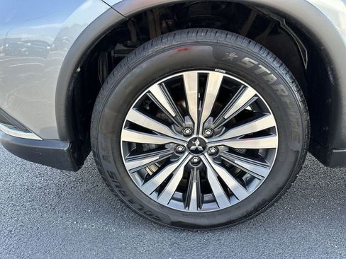 Used 2020 Mitsubishi Outlander AWD image 16
