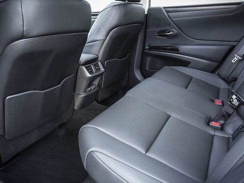 Used 2025 Lexus ES 300h w/ Premium Package image 20