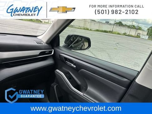 Used 2022 Toyota Highlander XLE AWD/4WD image 26