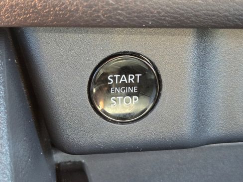Used 2024 Nissan Rogue SV AWD/4WD image 27