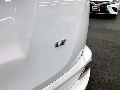 Used 2018 Toyota RAV4 LE w/ Carpet Mat Package image 9
