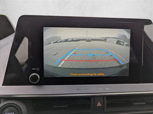 Used 2023 Toyota Prius XLE image 18