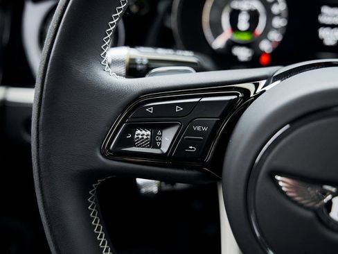 Used 2025 Bentley Flying Spur Plug-In Hybrid image 63