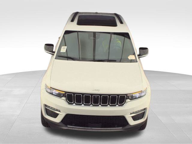 Used 2024 Jeep Grand Cherokee Limited w/ Luxury Tech Group II AWD/4WD image 4