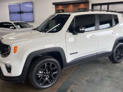 Used 2023 Jeep Renegade Altitude w/ Sun/Sound Group AWD/4WD image 1