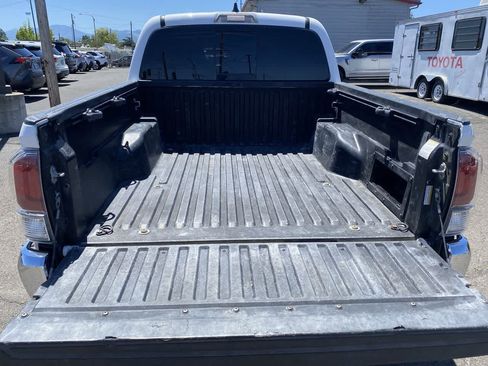 Certified 2022 Toyota Tacoma SR5 AWD/4WD image 22