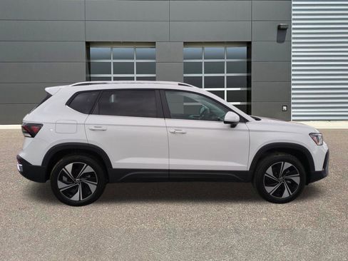 New 2026 Volkswagen Taos SE AWD/4WD image 8