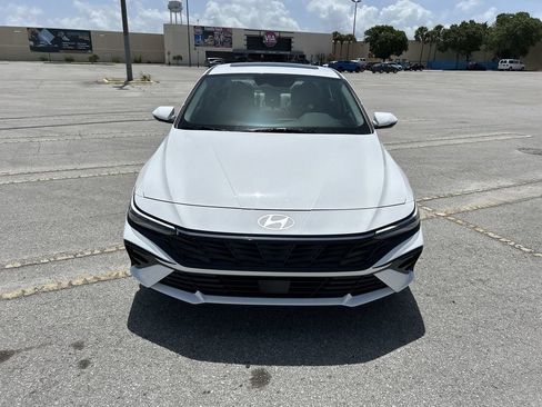 New 2025 Hyundai Elantra Limited FWD image 8