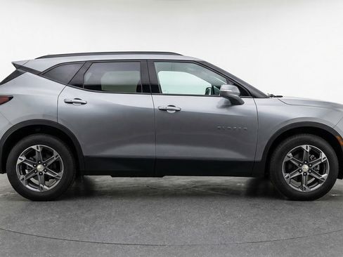 Used 2025 Chevrolet Blazer LT FWD image 11