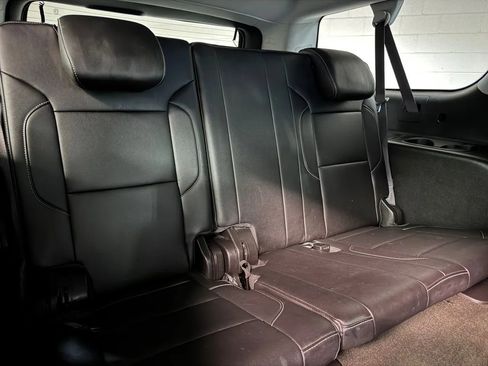 Used 2018 Chevrolet Suburban LT RWD image 19