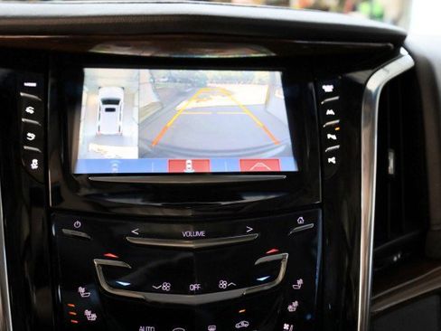 Used 2017 Cadillac Escalade Luxury AWD/4WD image 14
