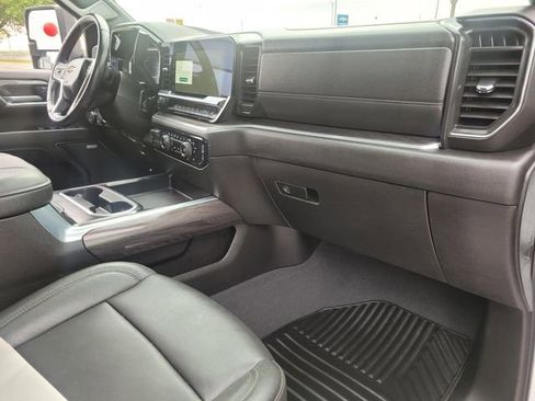 Used 2024 Chevrolet Silverado 2500 LTZ w/ LTZ Texas Edition image 9