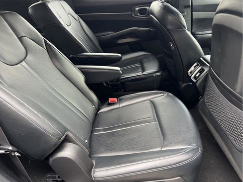 Used 2023 Kia Sorento EX image 11