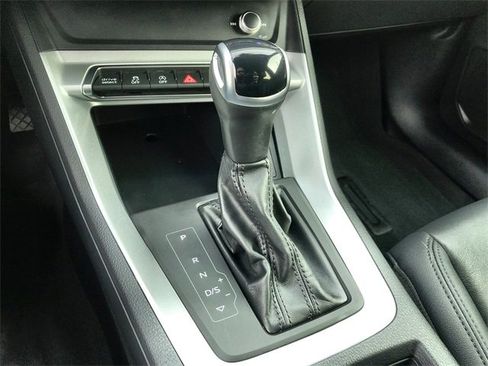 Used 2025 Audi Q3 2.0T Premium image 19