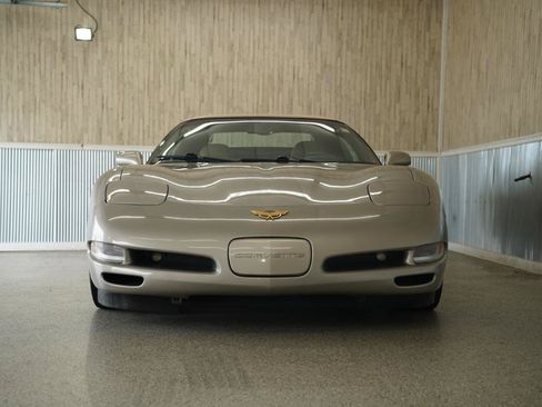 Used 2002 Chevrolet Corvette Convertible w/ Preferred Equipment Group2 RWD image 2