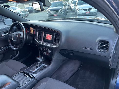 Used 2016 Dodge Charger SE w/ Blacktop Package RWD image 17