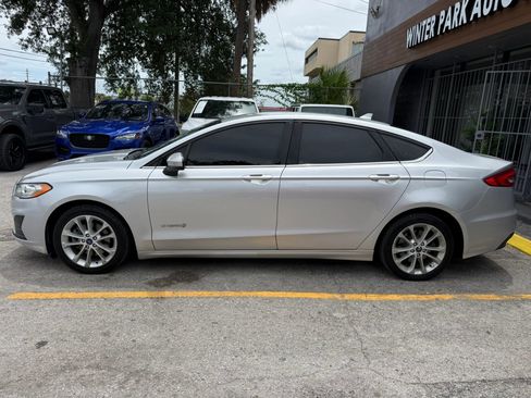 Used 2019 Ford Fusion SE FWD image 4