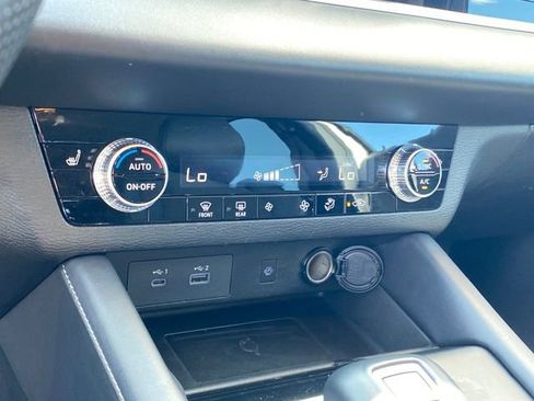 Used 2024 Mitsubishi Outlander SE Black Edition image 13