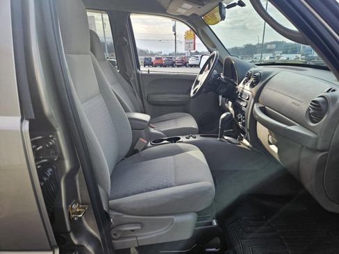 Used 2007 Jeep Liberty Sport image 11