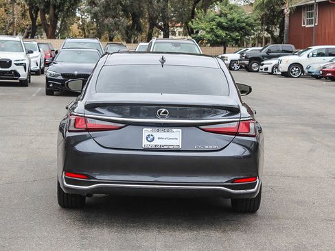Used 2025 Lexus ES 300h w/ Premium Package image 5