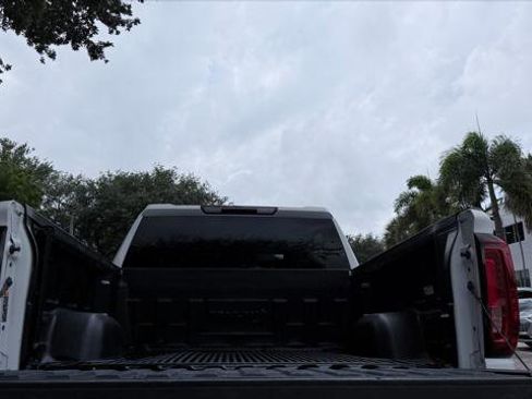 Used 2024 GMC Sierra 1500 SLT AWD/4WD image 17