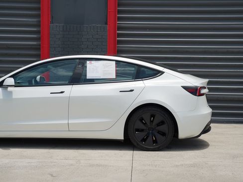 Used 2024 Tesla Model 3 Standard Range RWD image 9