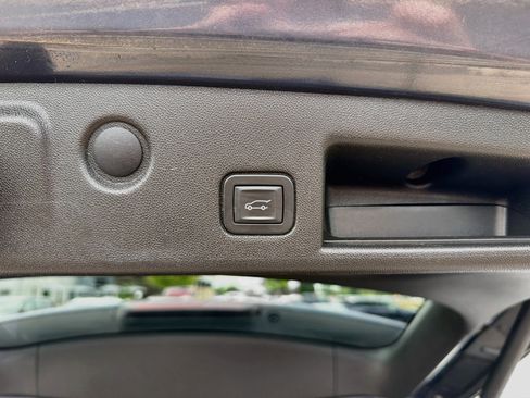 Used 2018 Chevrolet Equinox LT FWD image 19