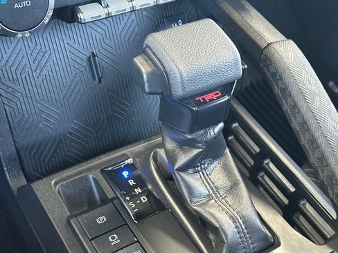 Certified 2025 Toyota Tacoma TRD Off-Road AWD/4WD image 19