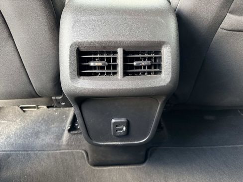 Used 2021 Chevrolet Equinox LT image 30