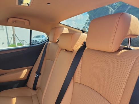 Certified 2023 Lexus ES 250 w/ Premium Package AWD/4WD image 12