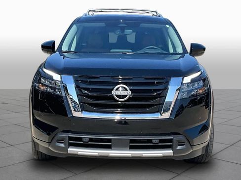 Certified 2025 Nissan Pathfinder Platinum w/ Cargo Package FWD image 3
