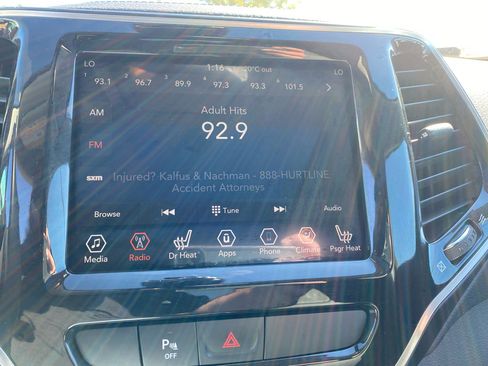 Used 2019 Jeep Cherokee Limited image 24