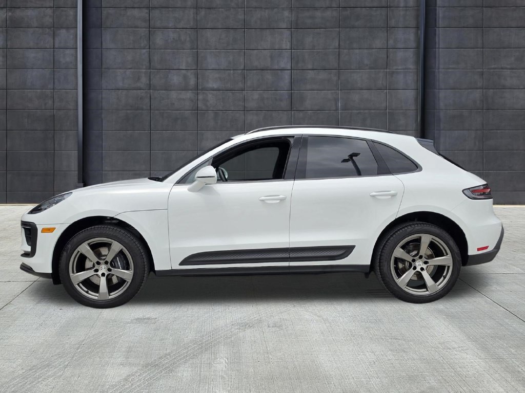 Certified 2026 Porsche Macan AWD/4WD image 2