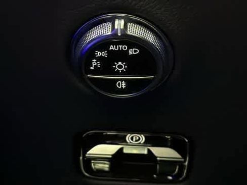 Used 2023 Mercedes-Benz GLC 300 4MATIC image 17