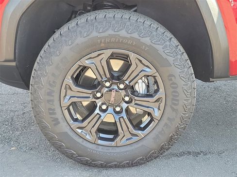 Used 2025 GMC Canyon Elevation w/ Convenience Package image 32